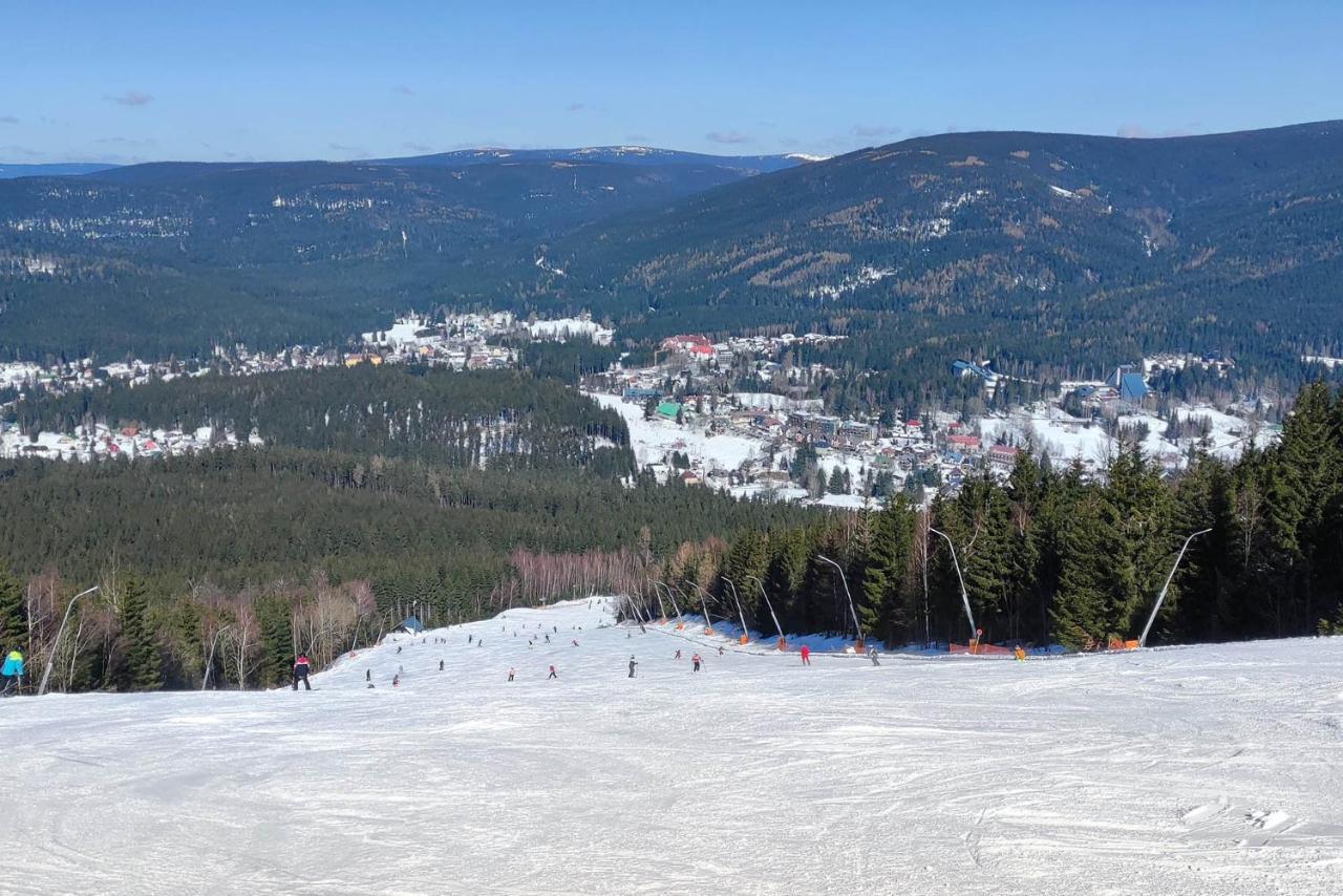 Enjoyharrachov - Atraktivni Slunne Studio Certovka V Centru Harrachova S Garazovym Parkovanim, Wifi-Wlan, Sat, Herni Konzoli, Netflix Zdarma A Nejkrasnejsim Vyhledem Na Certovu Horu S Arealem Skokanskych Mustku A Sjezdovku Kültér fotó