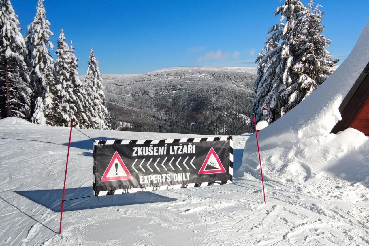 Enjoyharrachov - Atraktivni Slunne Studio Certovka V Centru Harrachova S Garazovym Parkovanim, Wifi-Wlan, Sat, Herni Konzoli, Netflix Zdarma A Nejkrasnejsim Vyhledem Na Certovu Horu S Arealem Skokanskych Mustku A Sjezdovku Kültér fotó